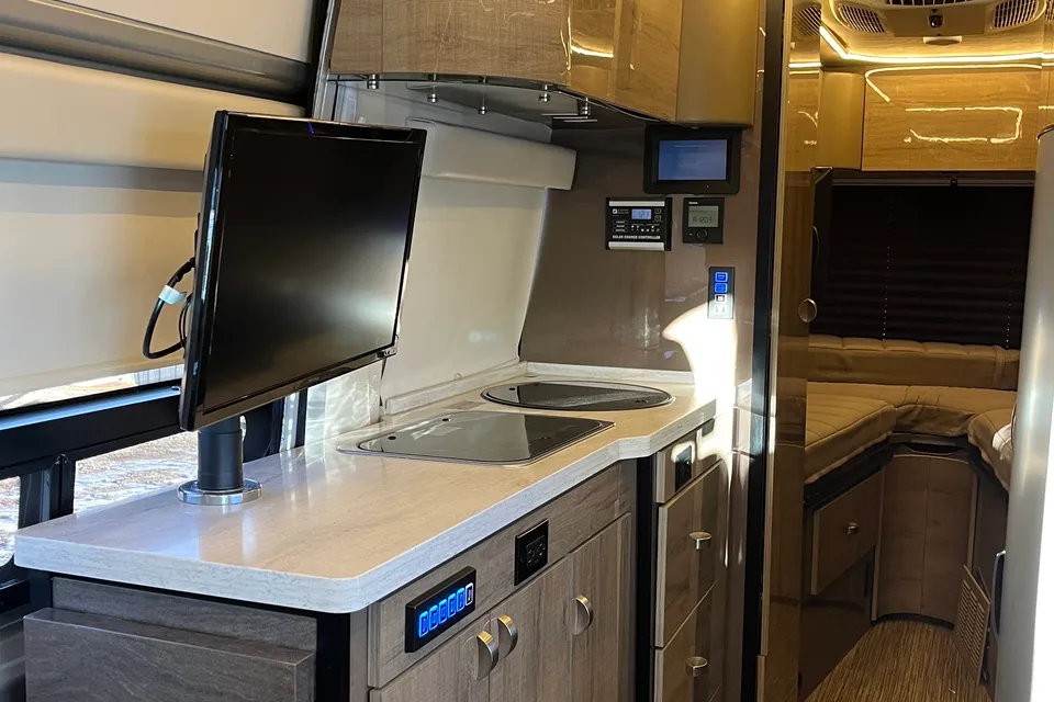 Oszi's Winnebago B Class M Benz Sprinter Class B