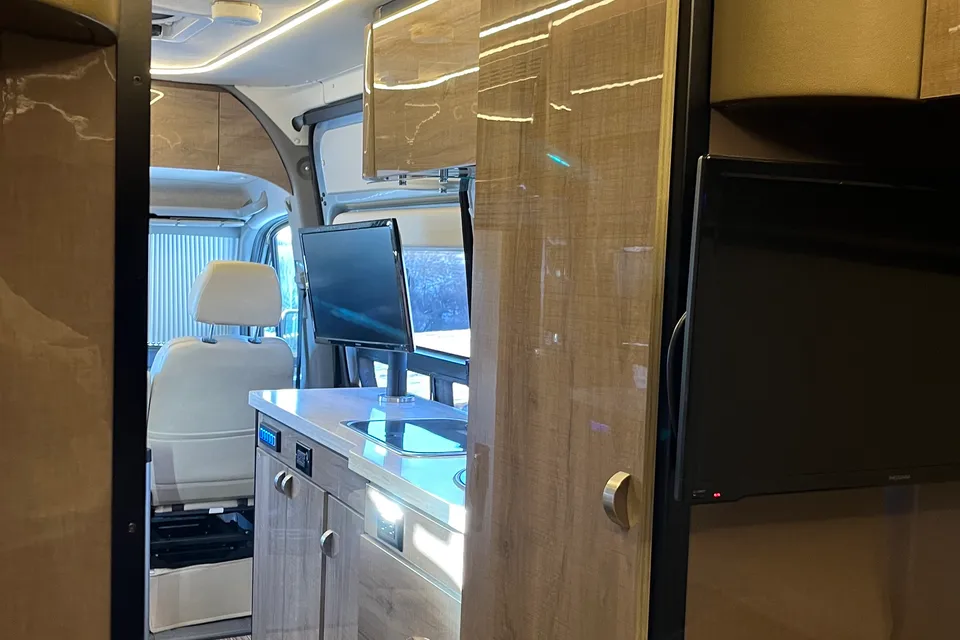 Oszi's Winnebago B Class M Benz Sprinter Class B