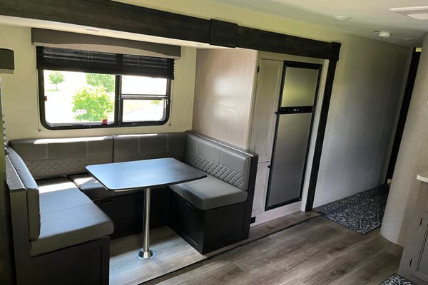 Family Friendly Starcraft 262RL Travel Trailer