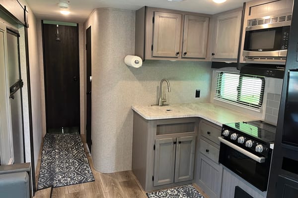 Family Friendly Starcraft 262RL Travel Trailer