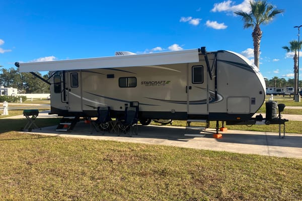 Family Friendly Starcraft 262RL Travel Trailer
