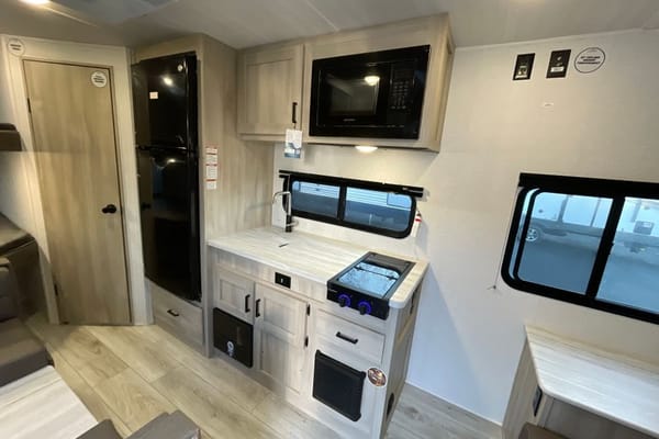 SILVER LAKE LE 17BHLE Travel Trailer