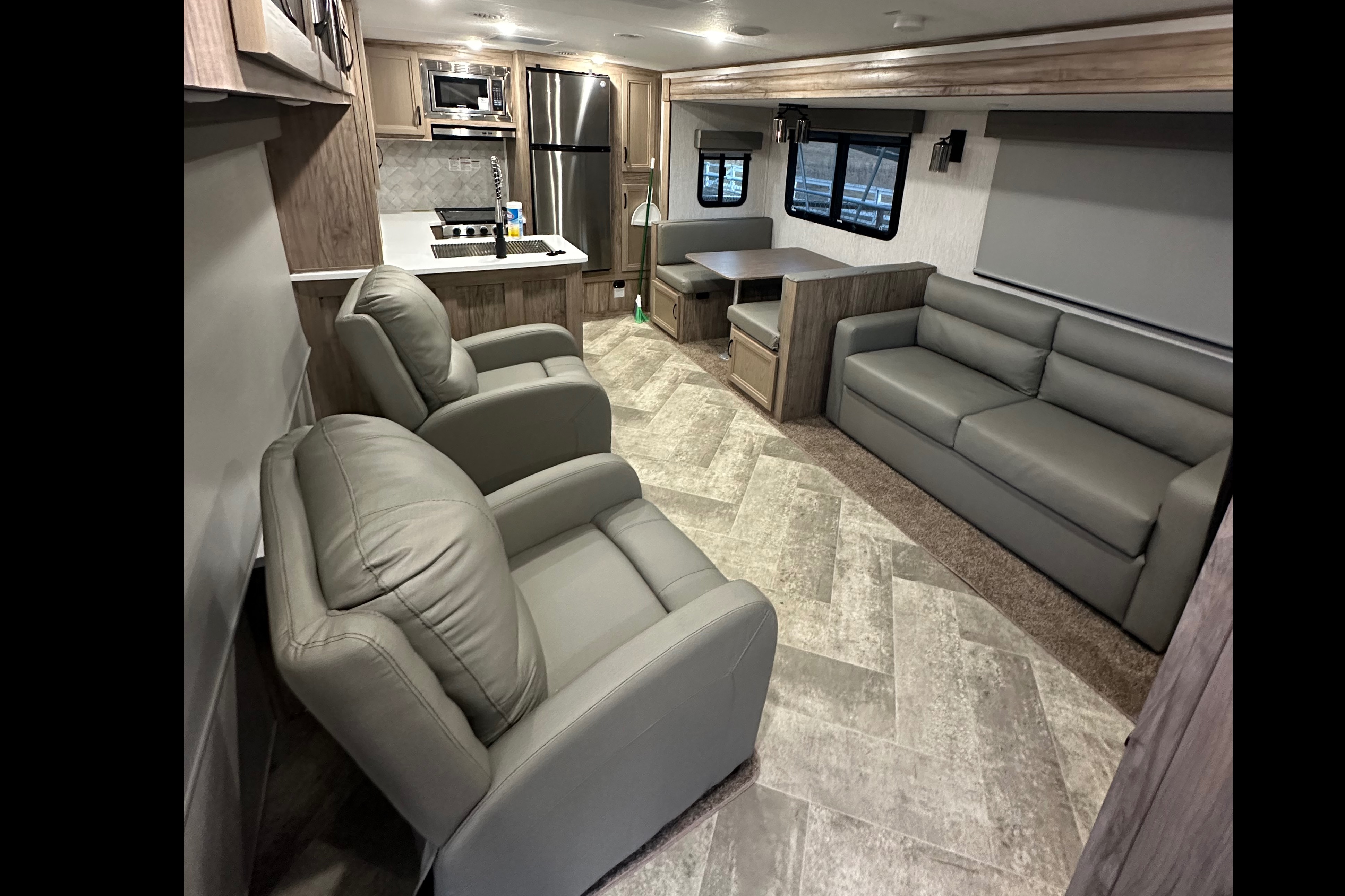 Sleeps 6 - New 2022 Travel Trailer Palomino