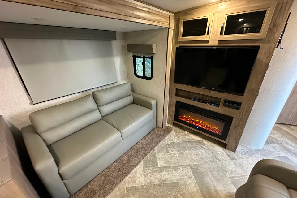 Sleeps 6 - New 2022 Travel Trailer Palomino