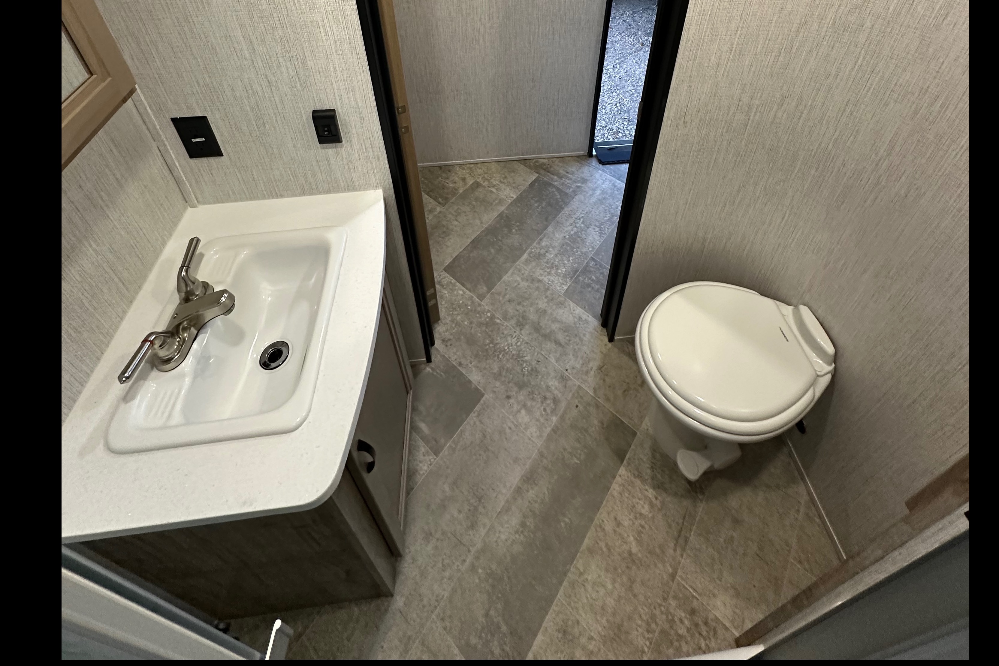 Sleeps 6 - New 2022 Travel Trailer Palomino