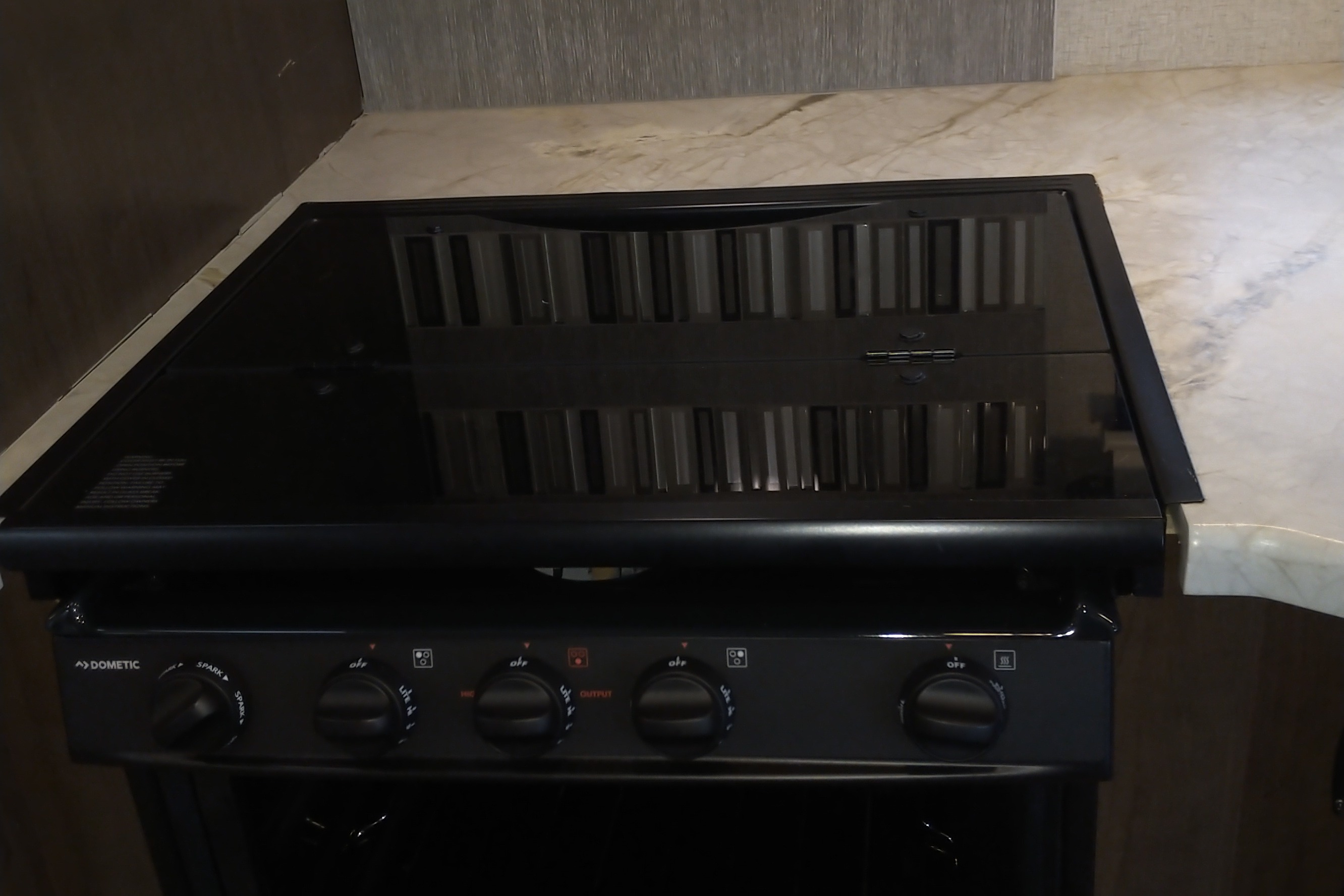 CJ's Thor Modern RV - Sleeps 9