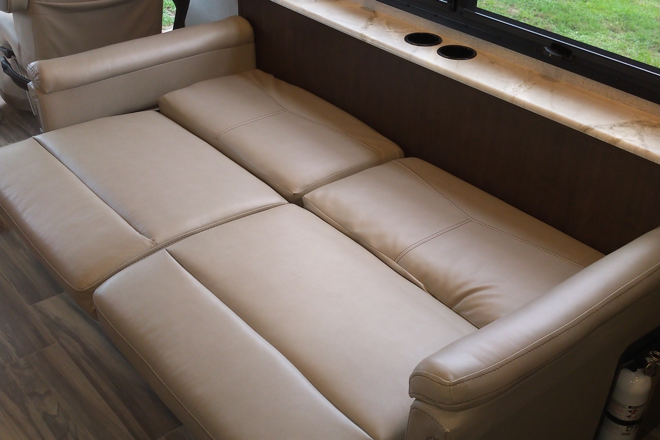 CJ's Thor Modern RV - Sleeps 9
