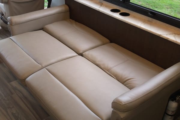 CJ's Thor Modern RV - Sleeps 9