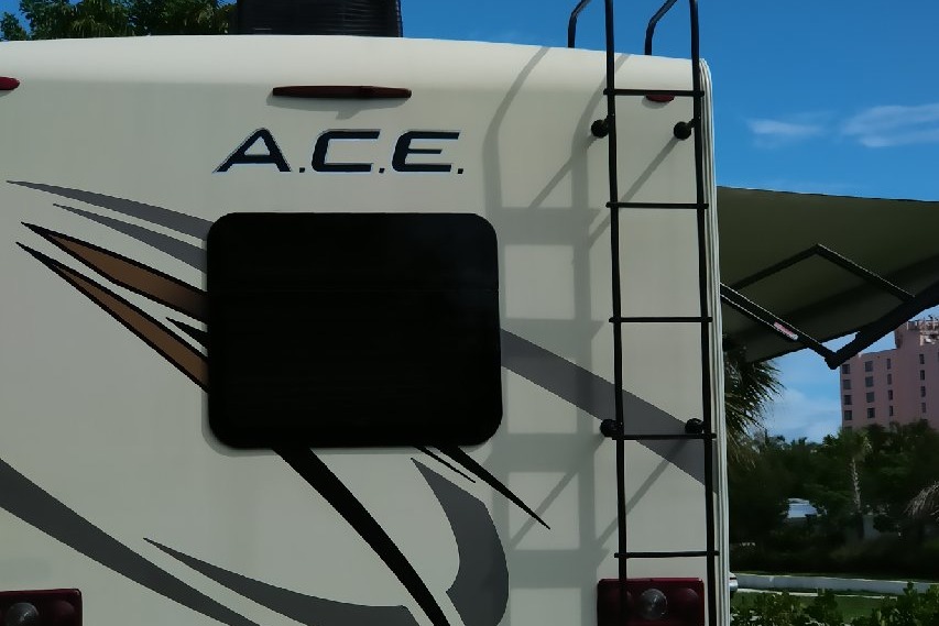 CJ's Thor Modern RV - Sleeps 9