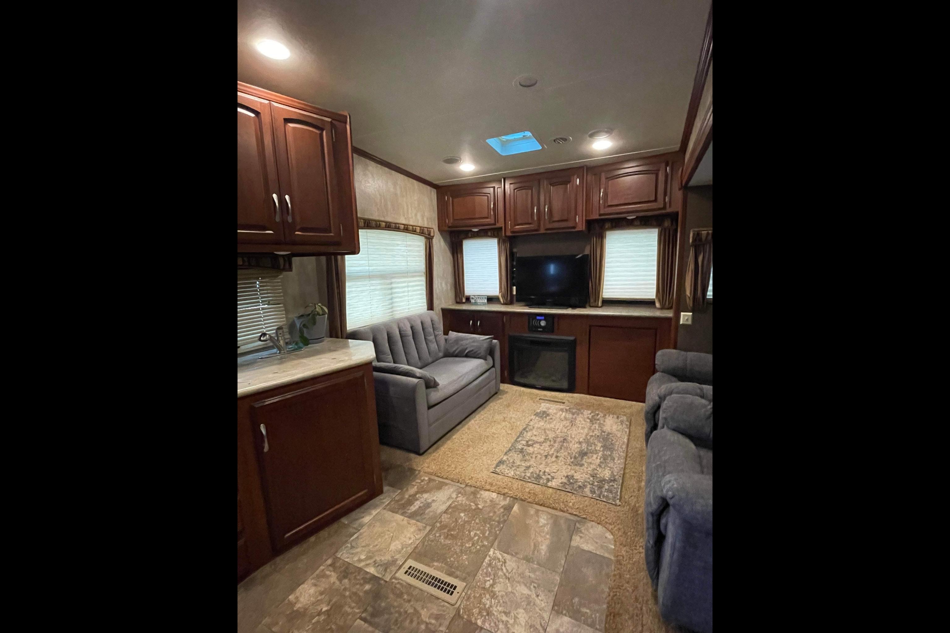 Eric And Christa's Winnebago Lite 5 Fifth Wheel