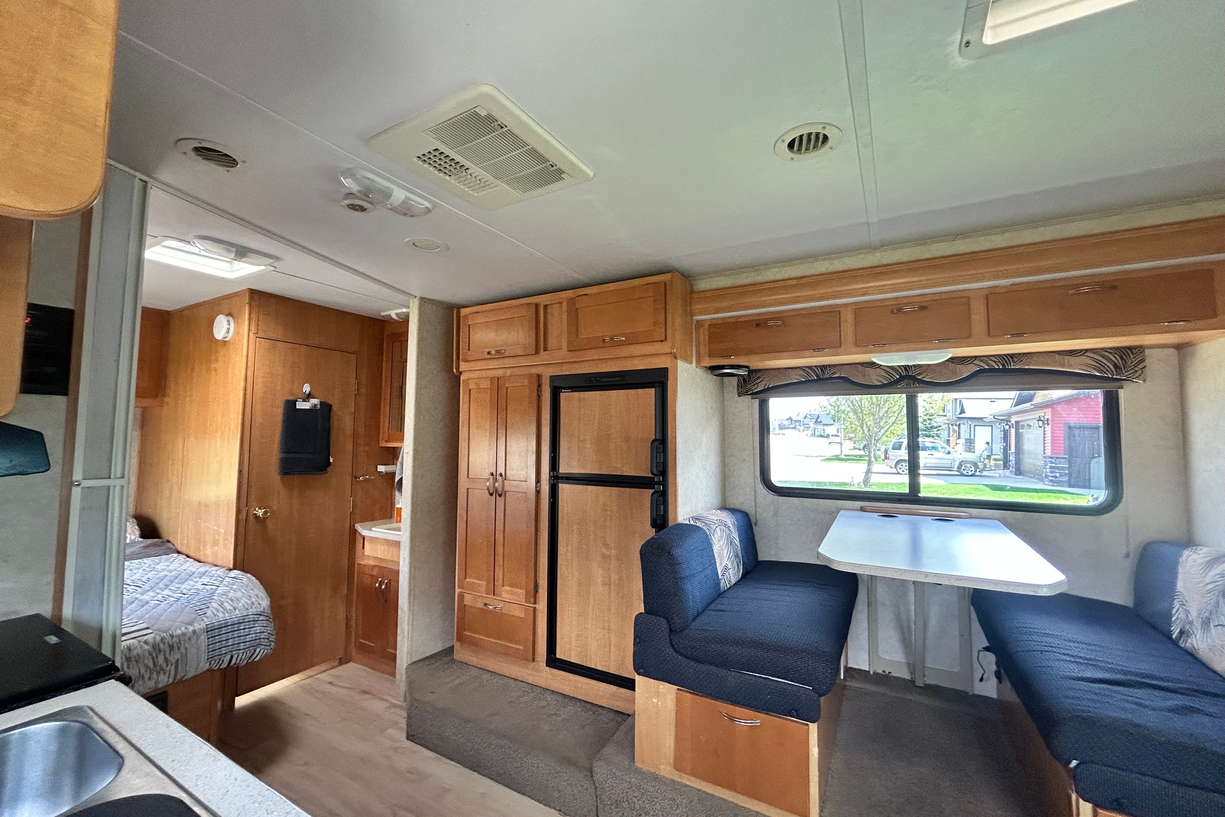 Adventure-Ready 2008 Sunseeker 26' Motorhome – Your Home on the Road!