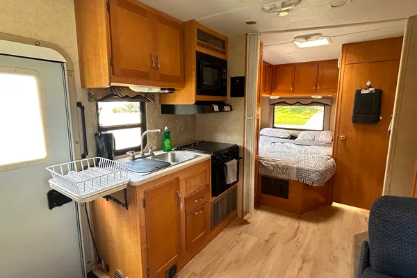 Adventure-Ready 2008 Sunseeker 26' Motorhome – Your Home on the Road!