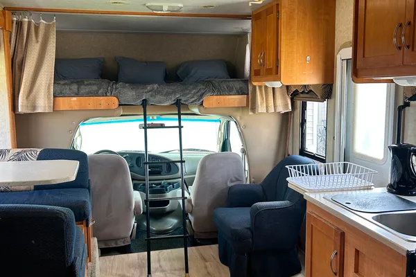Adventure-Ready 2008 Sunseeker 26' Motorhome – Your Home on the Road!