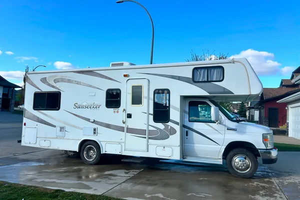 Adventure-Ready 2008 Sunseeker 26' Motorhome – Your Home on the Road!