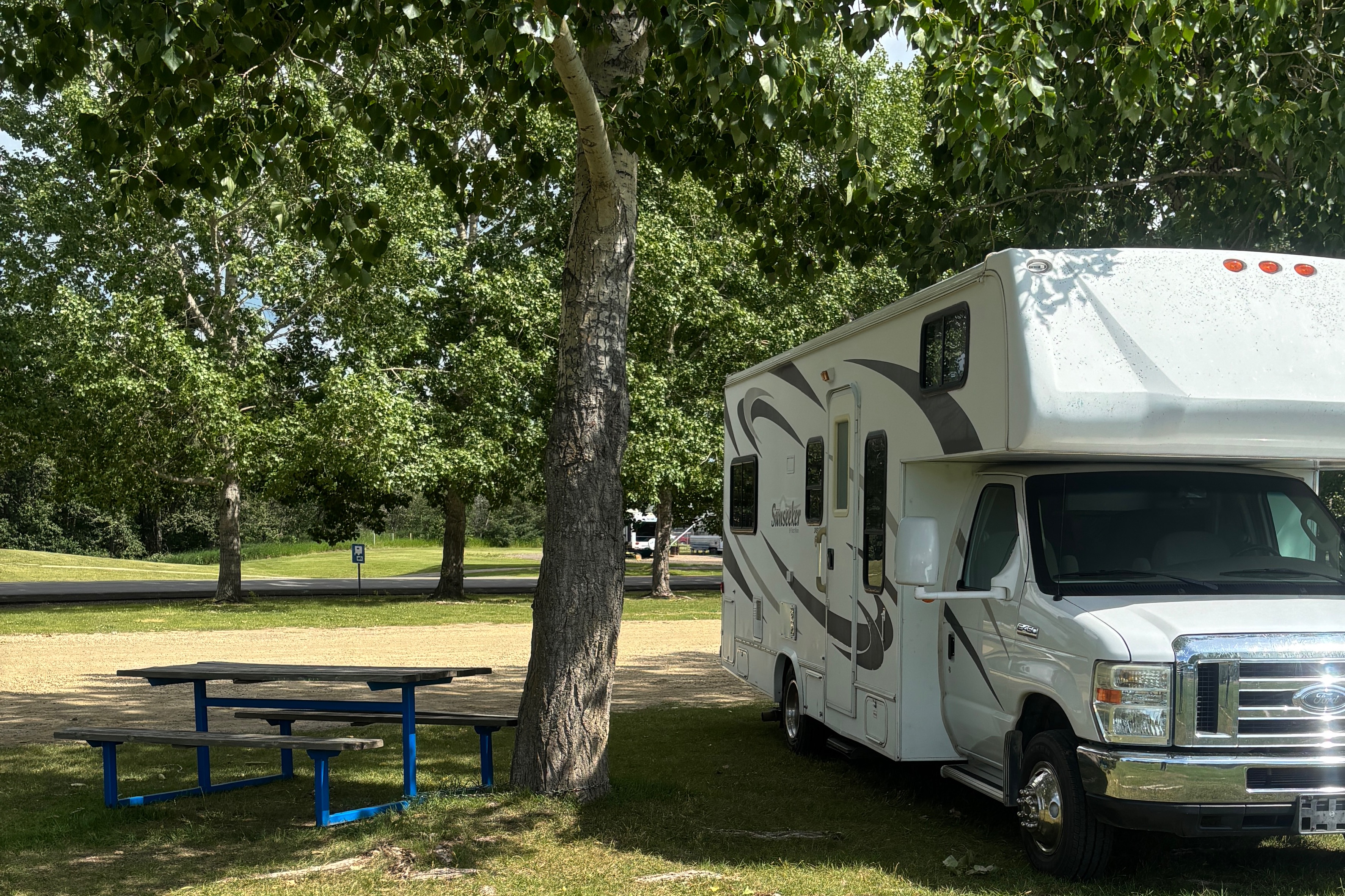Adventure-Ready 2008 Sunseeker 26' Motorhome – Your Home on the Road!
