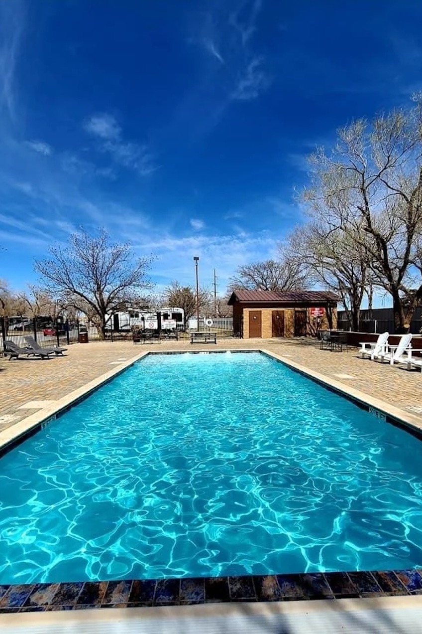 Vacation Vibes RV Cottage/ Pools + Family Fun
