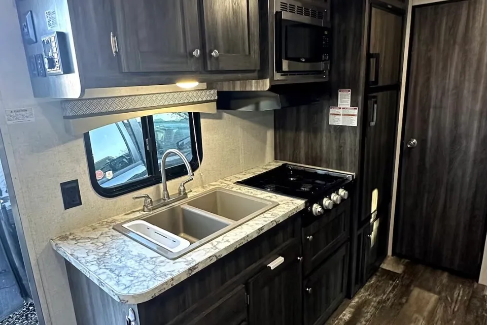 Marcy's Starcraft Autumn ridge Travel Trailer