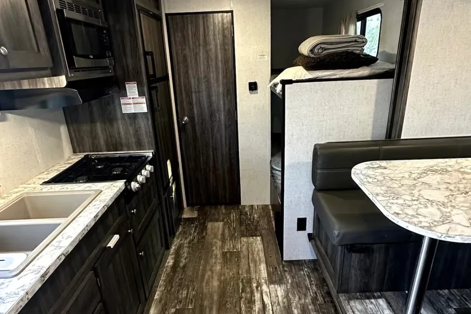 Marcy's Starcraft Autumn ridge Travel Trailer