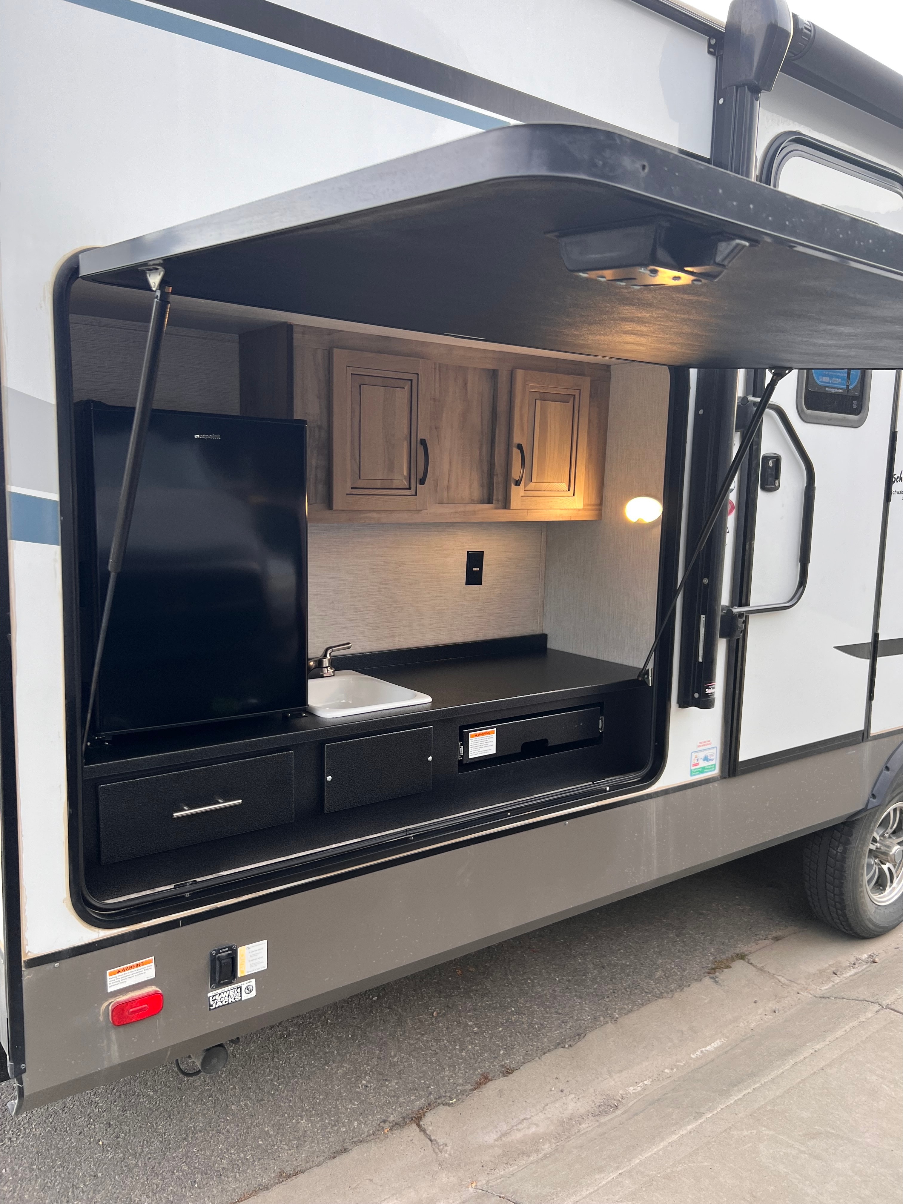 Shayne 's Palomino Solaire 258rbs Travel Trailer
