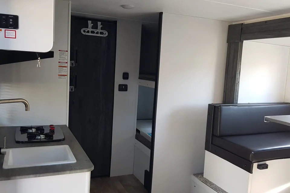 2022 Keystone Hideout  176