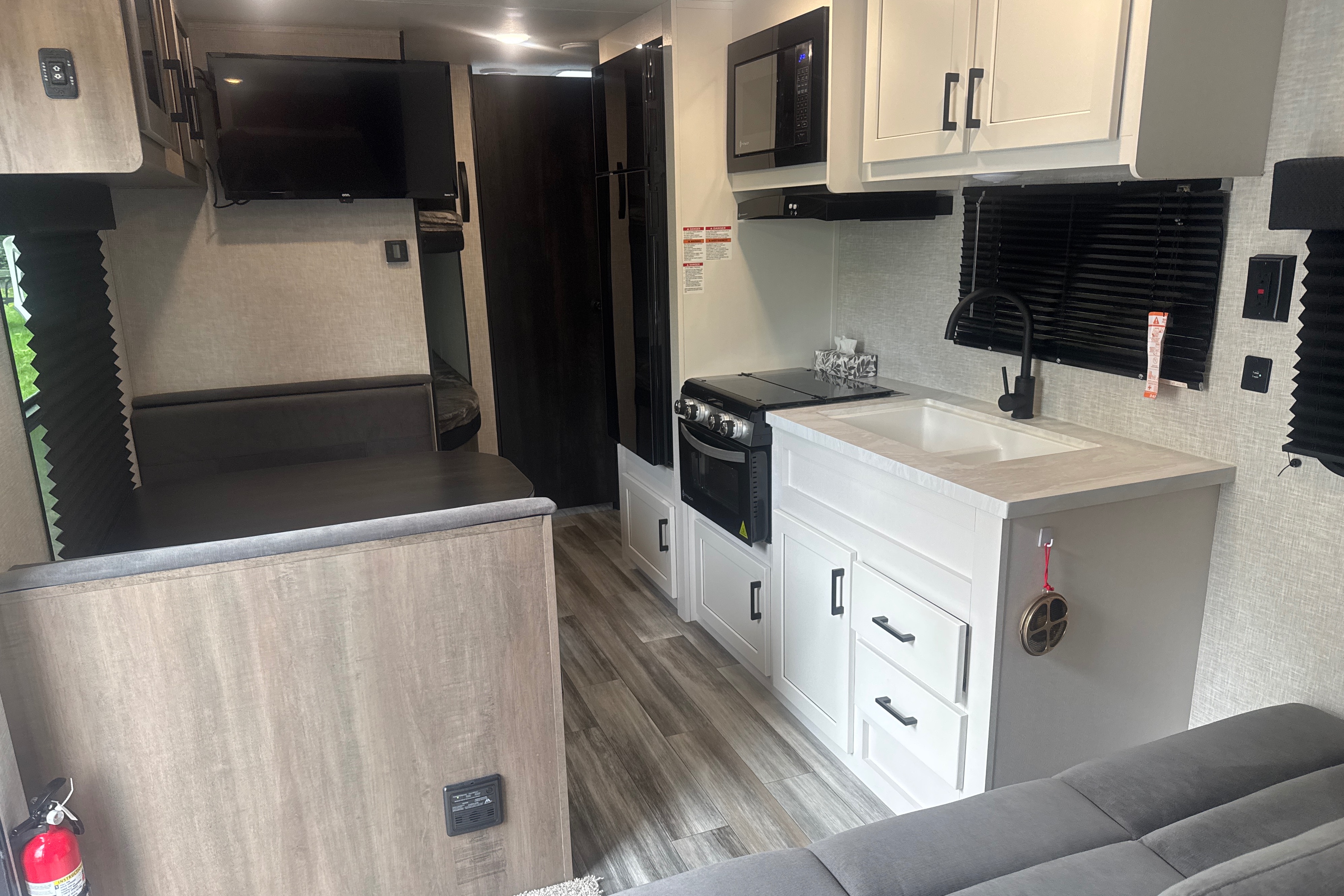 André and Jhona’s Jayco Jayflight 260BH 28 Travel Trailer