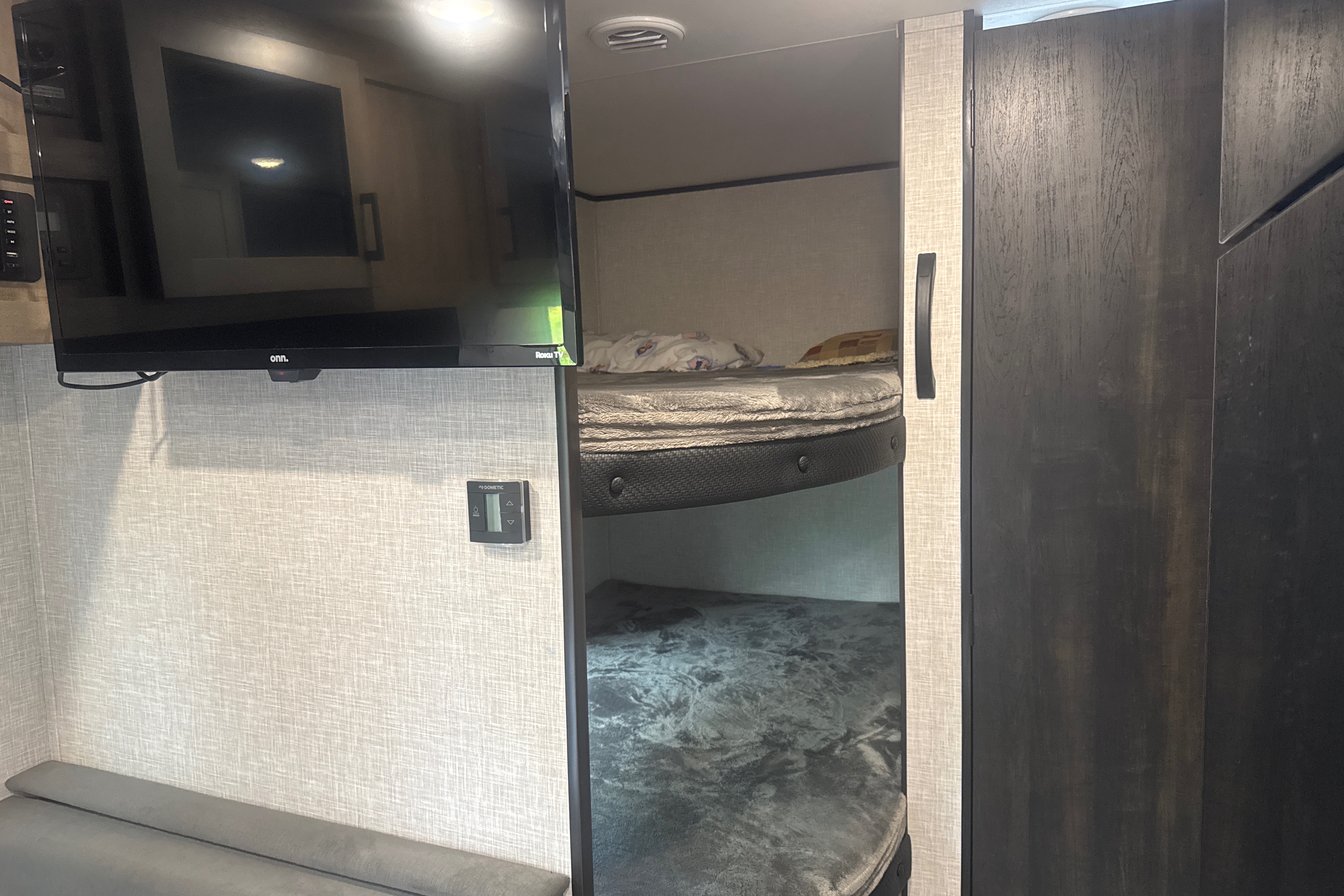 André and Jhona’s Jayco Jayflight 260BH 28 Travel Trailer