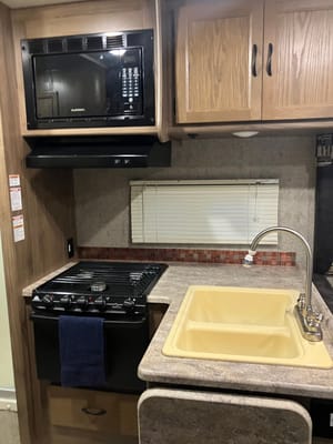 Family RV + Free E-Bike! 2017 Coachmen 27QB