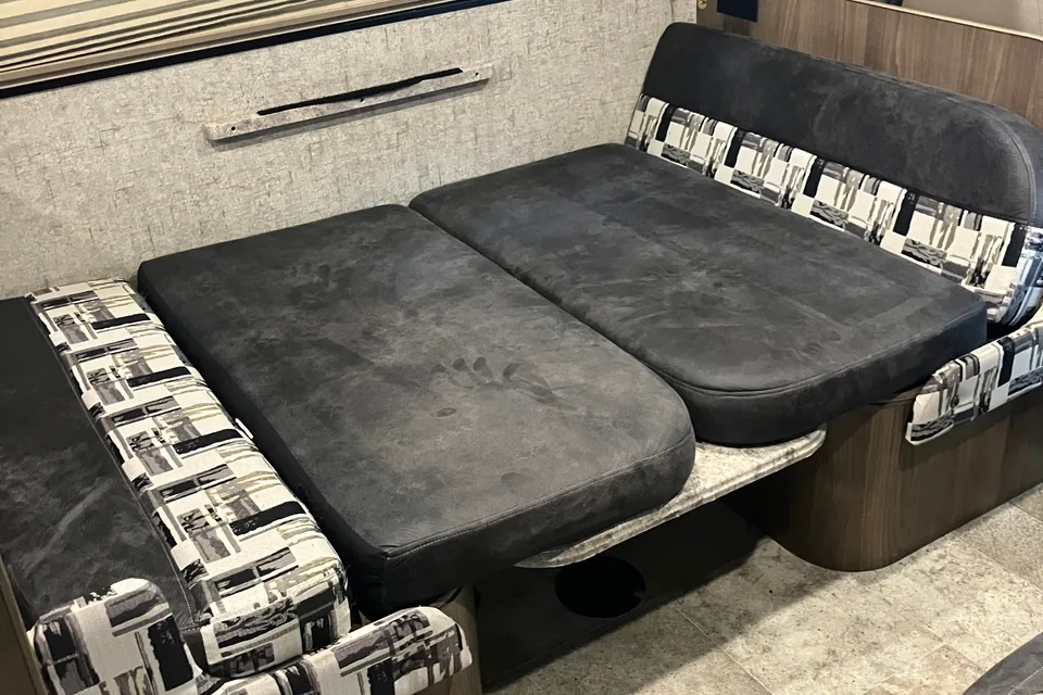 Family RV + Free E-Bike! 2017 Coachmen 27QB