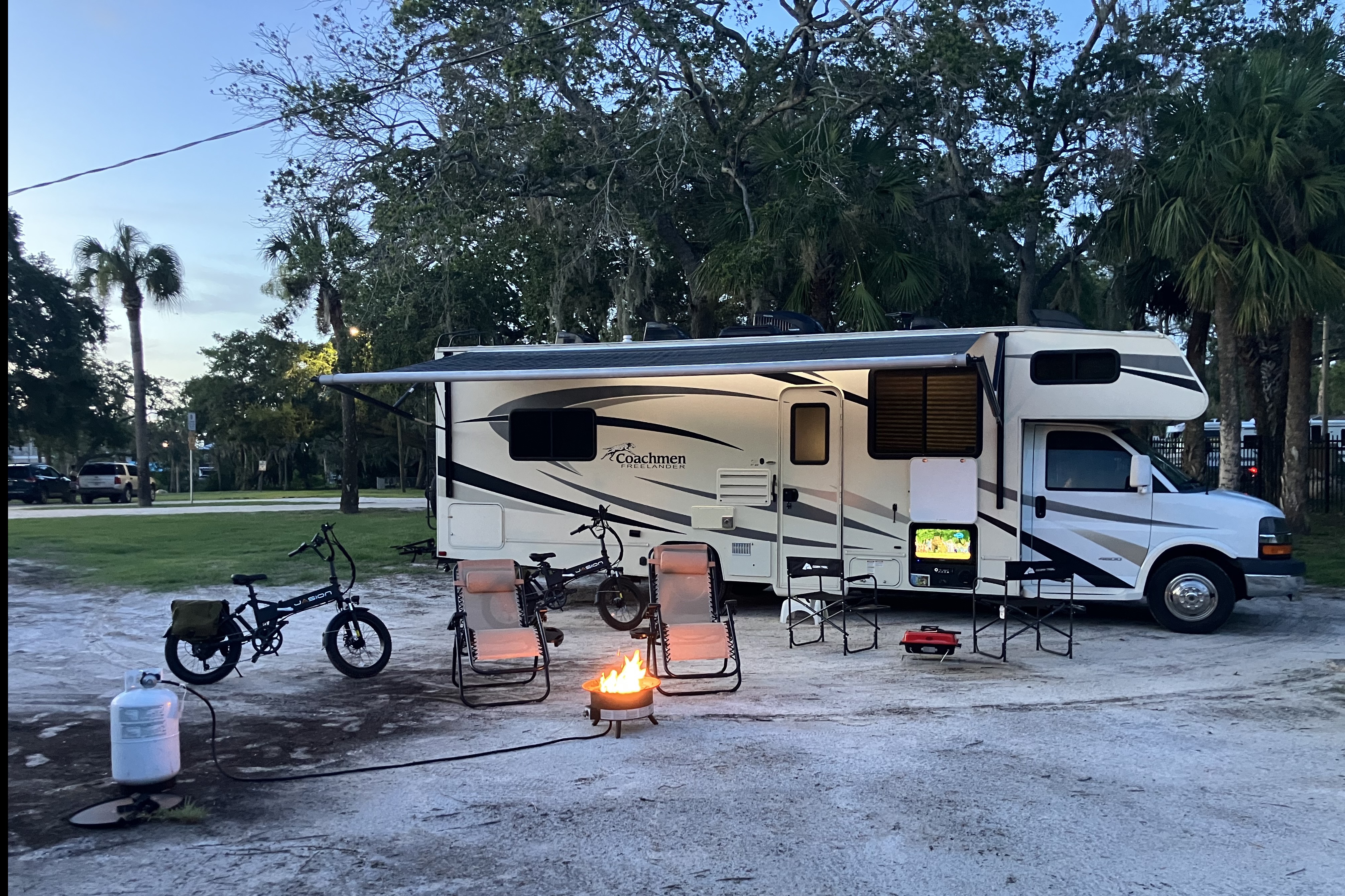 Family RV + Free E-Bike! 2017 Coachmen 27QB