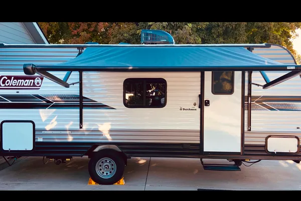 Light-Weight 2022 Dutchman 18BH Trailer