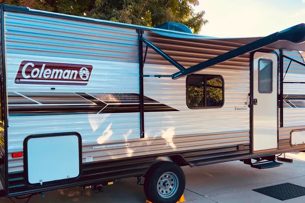 Light-Weight 2022 Dutchman 18BH Trailer
