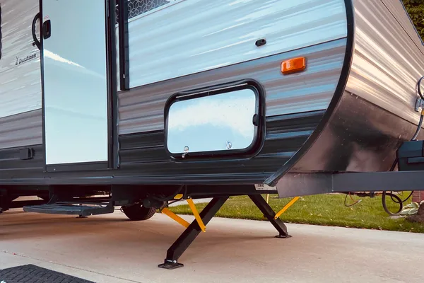 Light-Weight 2022 Dutchman 18BH Trailer