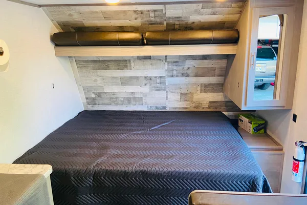 Light-Weight 2022 Dutchman 18BH Trailer