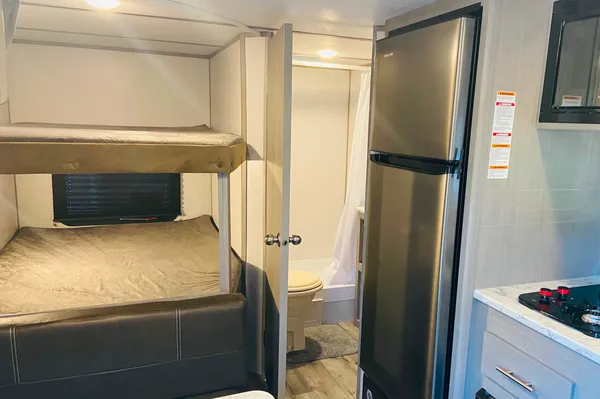 Light-Weight 2022 Dutchman 18BH Trailer