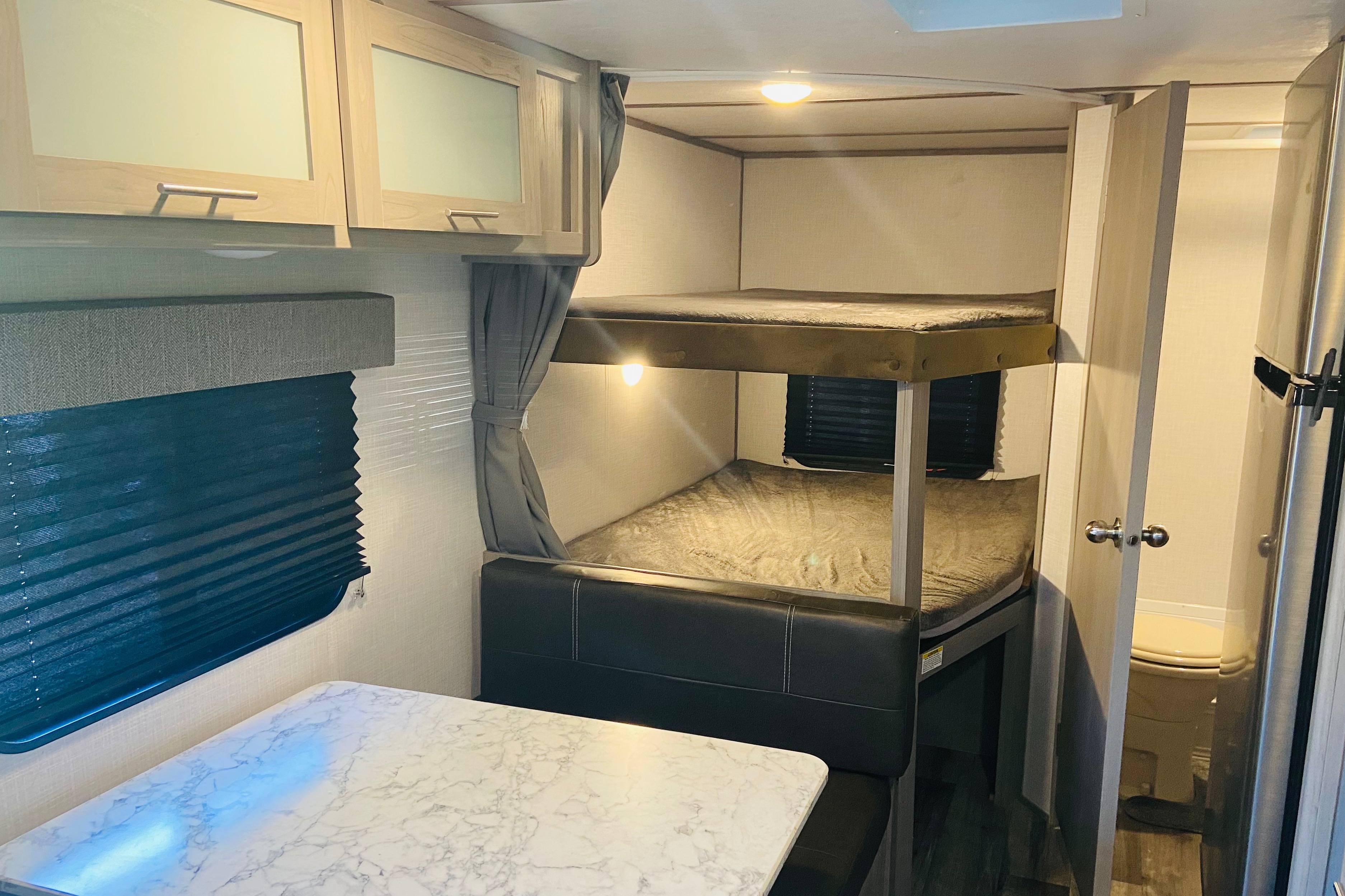 Light-Weight 2022 Dutchman 18BH Trailer