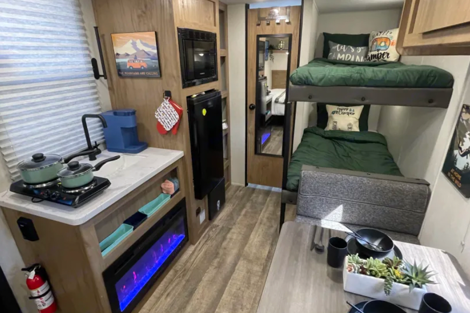 Skyview Voyager sleeps 5 pet friendly!