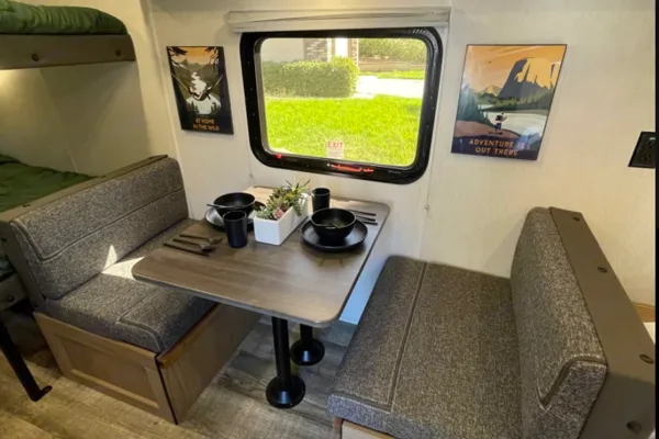 Skyview Voyager sleeps 5 pet friendly!
