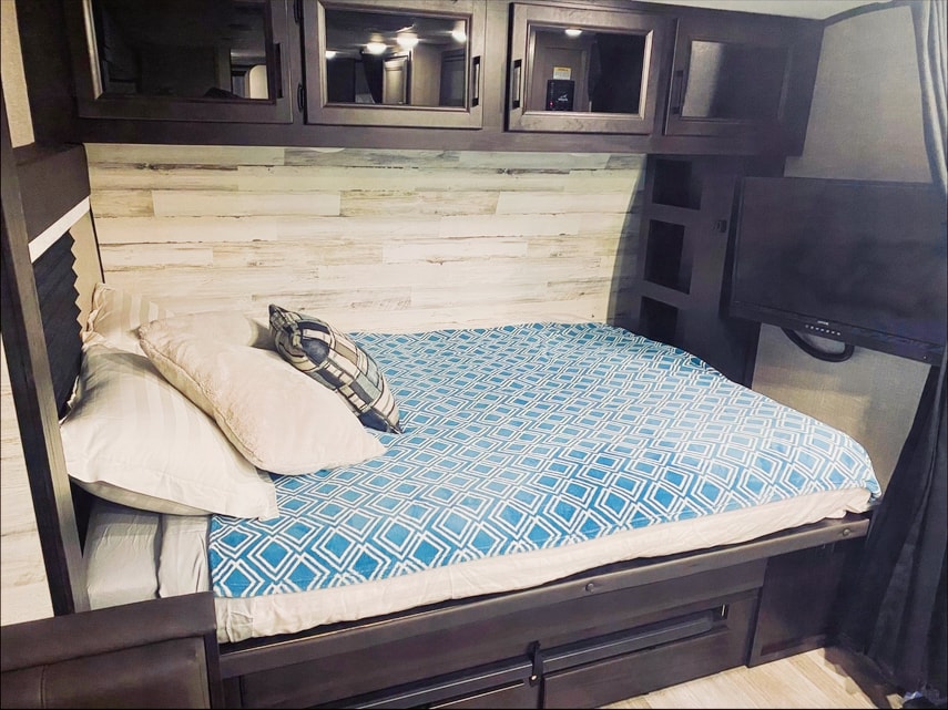 Cora and Trav’s Jayco Jay Feather 199mbs Travel Trailer AKA: Rig E Smalls 