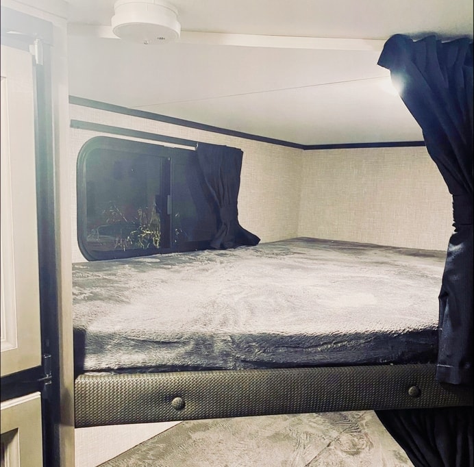 Cora and Trav’s Jayco Jay Feather 199mbs Travel Trailer AKA: Rig E Smalls 