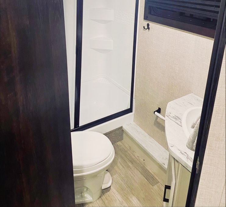 Cora and Trav’s Jayco Jay Feather 199mbs Travel Trailer AKA: Rig E Smalls 