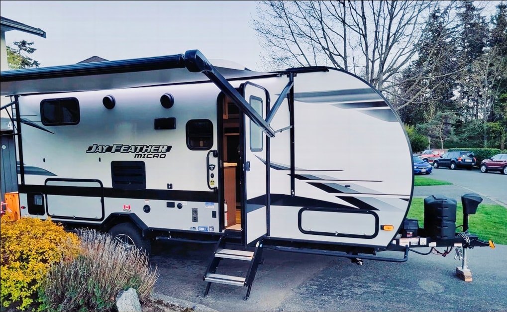 Cora and Trav’s Jayco Jay Feather 199mbs Travel Trailer AKA: Rig E Smalls 