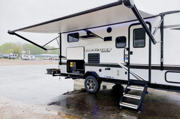 Cora and Trav’s Jayco Jay Feather 199mbs Travel Trailer AKA: Rig E Smalls
