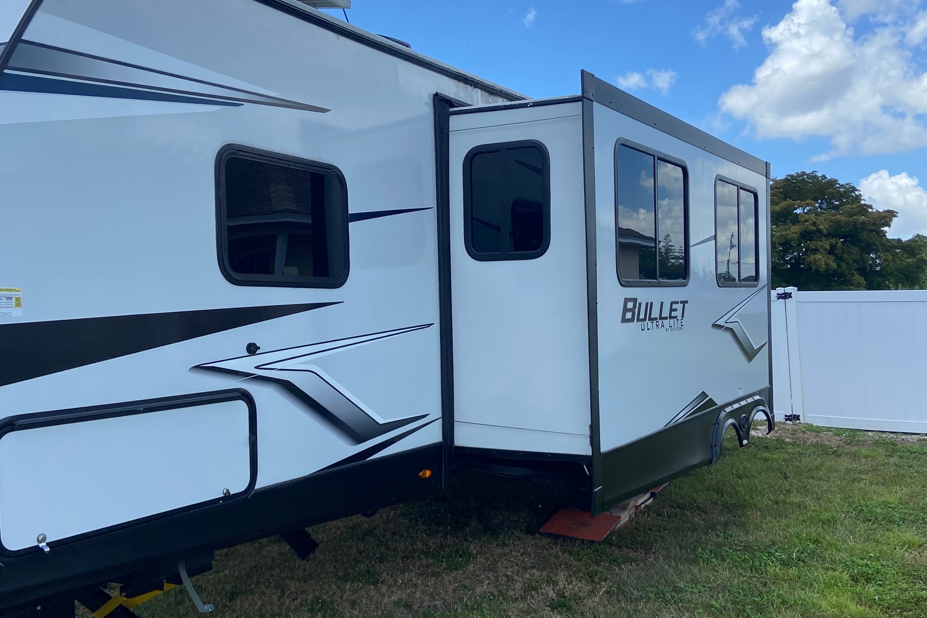 michael's Keystone 2840qrb Travel Trailer