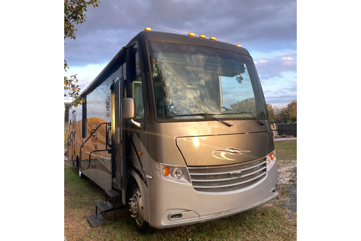 Newmar class A TOY HAULER Class A CL37