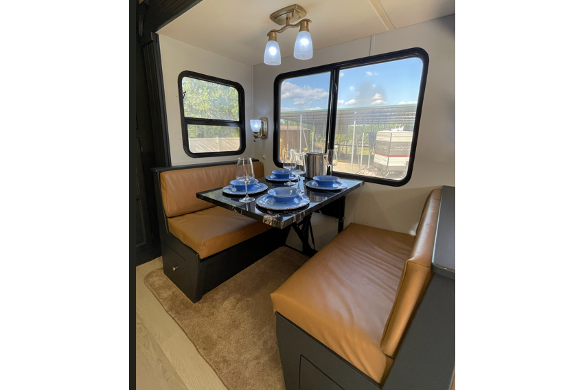 Newmar class A TOY HAULER Class A CL37