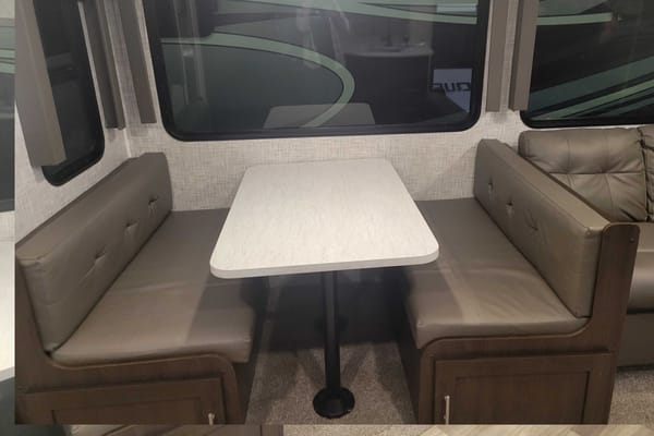 Country Charm RV; Luxe Listing