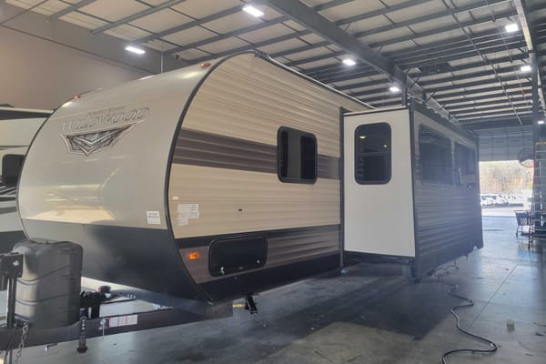 Country Charm RV; Luxe Listing