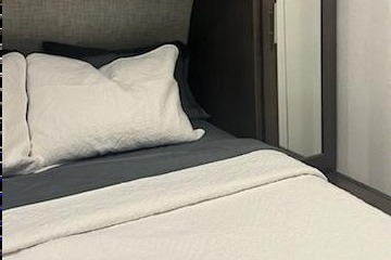 Country Charm RV; Luxe Listing