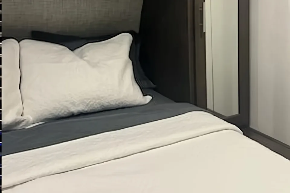 Country Charm RV; Luxe Listing