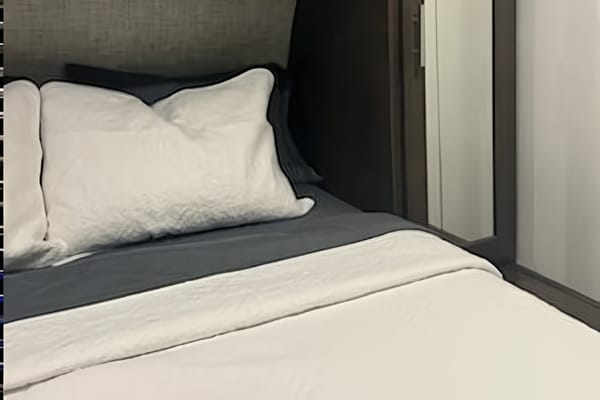 Country Charm RV; Luxe Listing